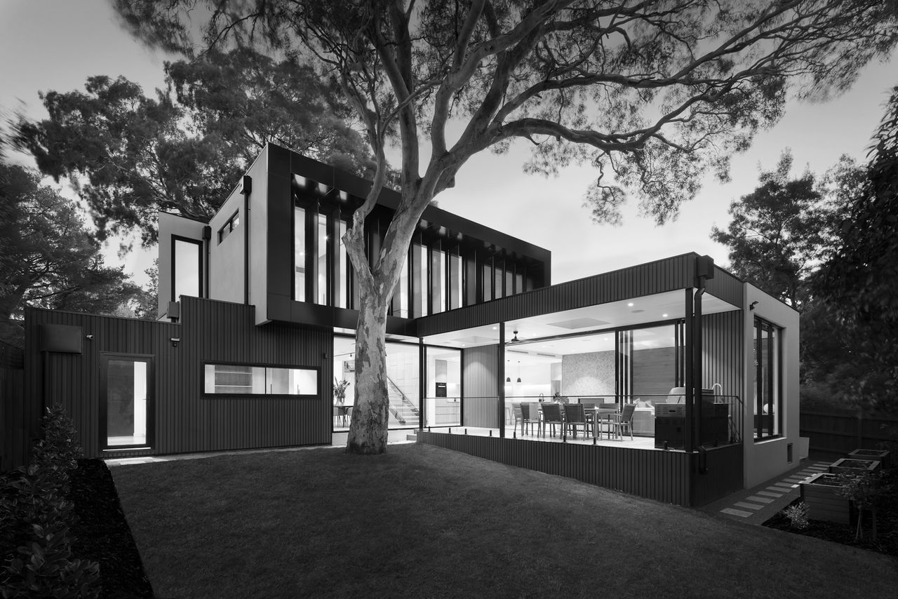 Residencia contemporánea de concreto, madera y vidrio en Monterrey diseñada por Blackstone